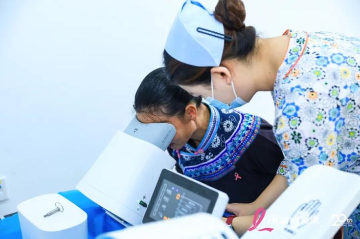 人拿著筆記本電腦
低可信度描述已自動(dòng)生成