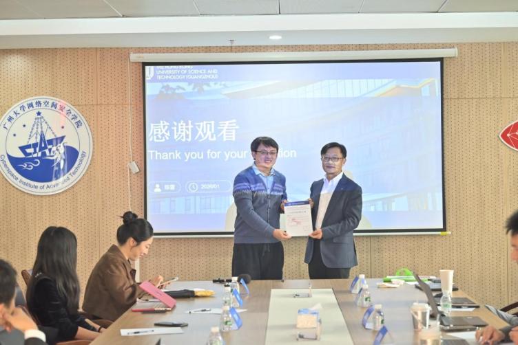 一群人坐在桌子前

AI 生成的內(nèi)容可能不正確。
