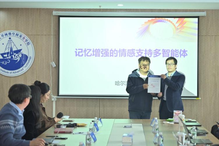 一群人坐在桌子前

AI 生成的內(nèi)容可能不正確。