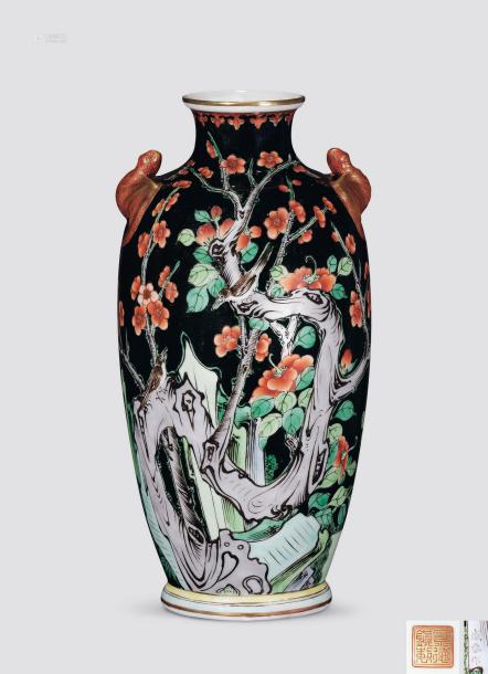 李盛春黑地古彩《湖石茶梅》雙魑耳梅瓶（右下見盛春作藏款